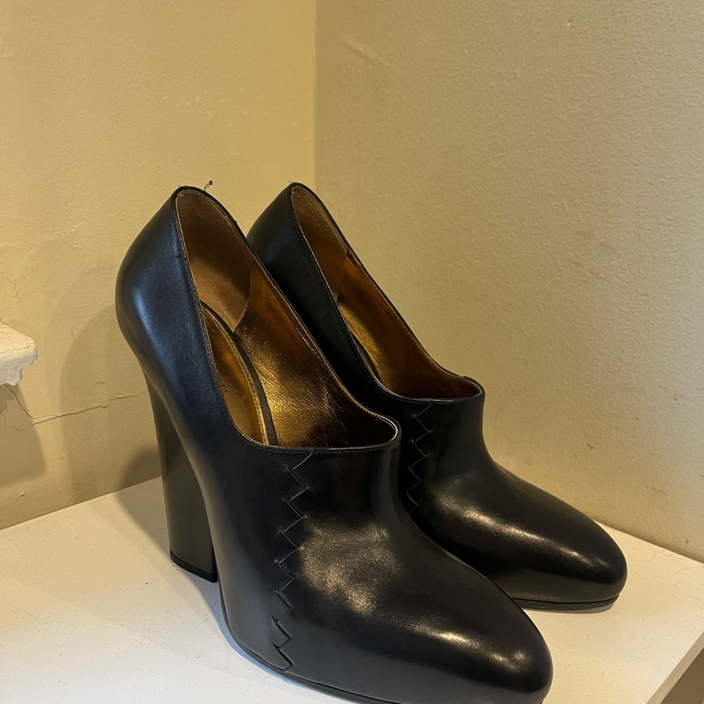 Bottega Veneta Black Leather Heels - Picture 2 of 7